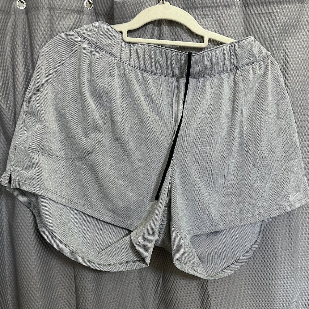 NIKE: Woman’s Nike Sports shorts